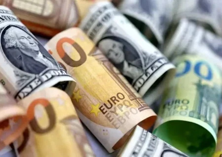واکنش دلار بازار آزاد به حواشی مربوط به جزایر ۳ گانه
