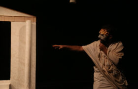 کارگردانی که تبدیل به دلقک شد؛ گفتند از پس اجرای این نمایش برنمیآیی!